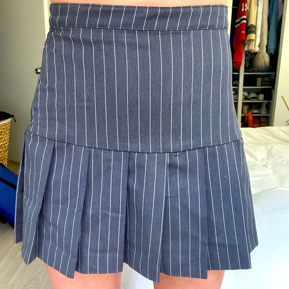 NWT pleated pin stripe mini skirt